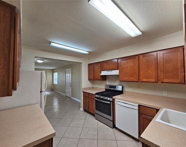 1365 Drew Street - Photo Thumbnail 5