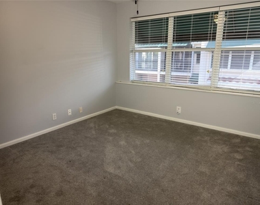 824 Padua Lane - Photo Thumbnail 17
