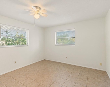 1248 Lazy Lake Road W - Photo Thumbnail 7