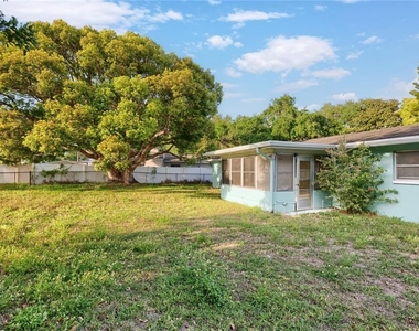 1248 Lazy Lake Road W - Photo Thumbnail 15
