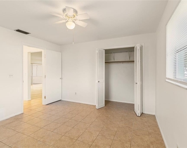 1248 Lazy Lake Road W - Photo Thumbnail 18