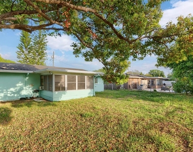 1248 Lazy Lake Road W - Photo Thumbnail 16