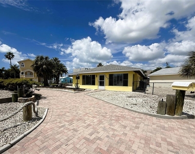 500 140th Avenue E - Photo Thumbnail 1