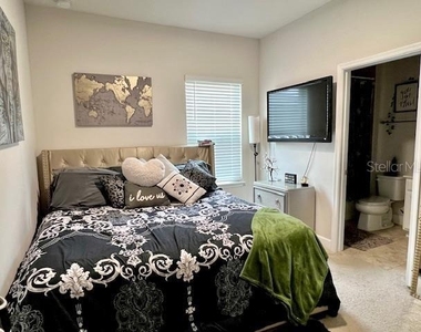 8351 Greenway Avenue - Photo Thumbnail 16