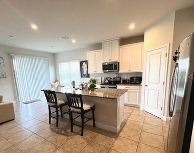 8351 Greenway Avenue - Photo Thumbnail 7