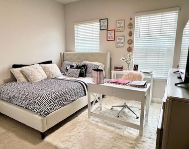 8351 Greenway Avenue - Photo Thumbnail 18