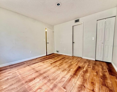 5024 Terrace Palms Circle - Photo Thumbnail 11