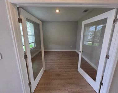2212 Sienna Spruce Street - Photo Thumbnail 14