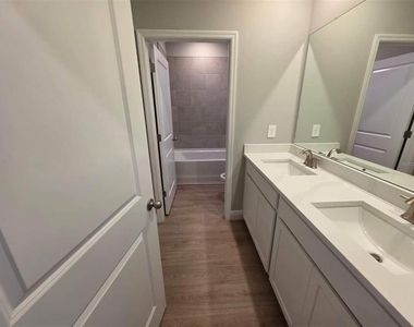 2212 Sienna Spruce Street - Photo Thumbnail 13