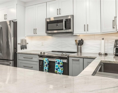 105 Island Way - Photo Thumbnail 11