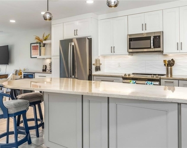 105 Island Way - Photo Thumbnail 12