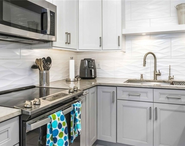 105 Island Way - Photo Thumbnail 10