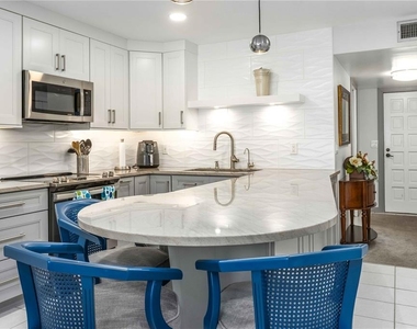 105 Island Way - Photo Thumbnail 4