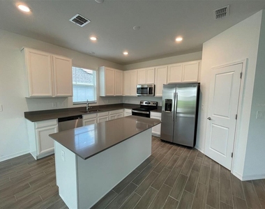660 Tanaro Lane - Photo Thumbnail 15