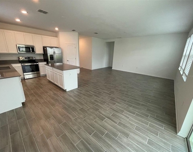 660 Tanaro Lane - Photo Thumbnail 10