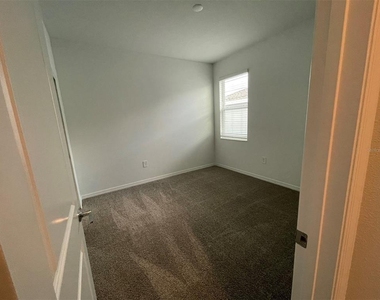 660 Tanaro Lane - Photo Thumbnail 8