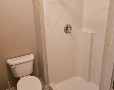 551 Stonewall Avenue - Photo Thumbnail 14