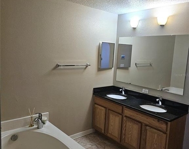 551 Stonewall Avenue - Photo Thumbnail 13