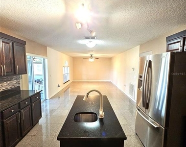 551 Stonewall Avenue - Photo Thumbnail 7