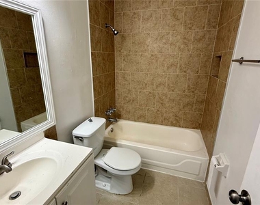 325 W Pierce Street - Photo Thumbnail 8