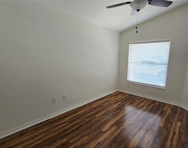 2614 Dartford Terrace - Photo Thumbnail 7