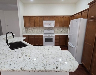 2614 Dartford Terrace - Photo Thumbnail 4
