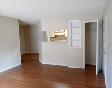 216 Afton Square - Photo Thumbnail 6
