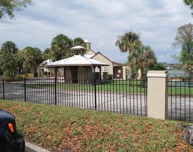 216 Afton Square - Photo Thumbnail 16