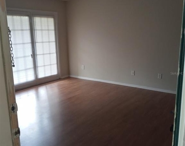 216 Afton Square - Photo Thumbnail 11