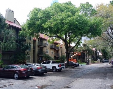 216 Afton Square - Photo Thumbnail 3