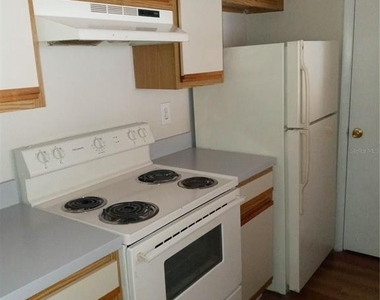 216 Afton Square - Photo Thumbnail 5