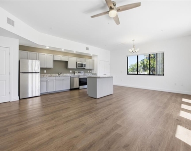 100 N Dewey Street - Photo Thumbnail 1
