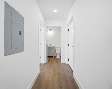 100 N Dewey Street - Photo Thumbnail 10