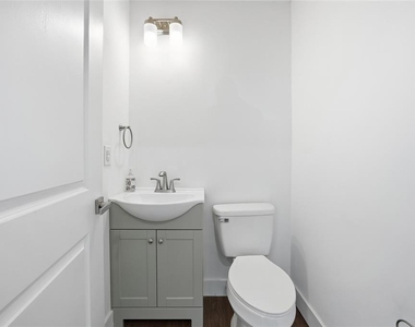 100 N Dewey Street - Photo Thumbnail 12