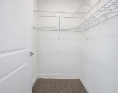 100 N Dewey Street - Photo Thumbnail 15