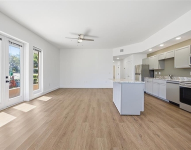 100 N Dewey Street - Photo Thumbnail 8