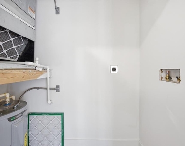 100 N Dewey Street - Photo Thumbnail 11