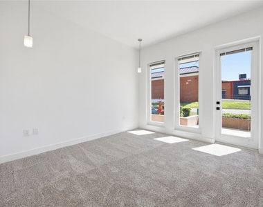 100 N Dewey Street - Photo Thumbnail 5