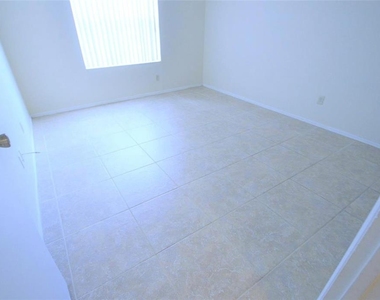 4240 Pershing Pointe Place - Photo Thumbnail 7