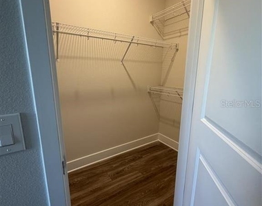 570 Academy Drive - Photo Thumbnail 7