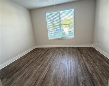 570 Academy Drive - Photo Thumbnail 16