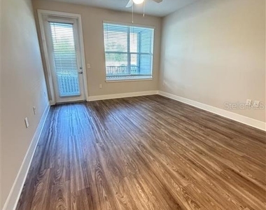 570 Academy Drive - Photo Thumbnail 8