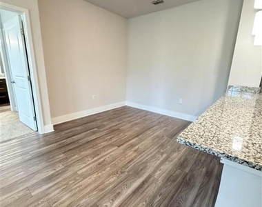 541 Academy Drive - Photo Thumbnail 8