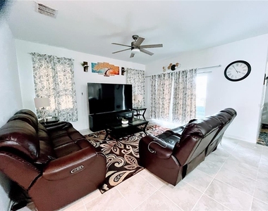 11498 Rhyme Avenue - Photo Thumbnail 3