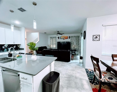 11498 Rhyme Avenue - Photo Thumbnail 5