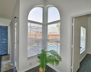 2935 Dickens Circle - Photo Thumbnail 21