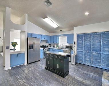 2935 Dickens Circle - Photo Thumbnail 16