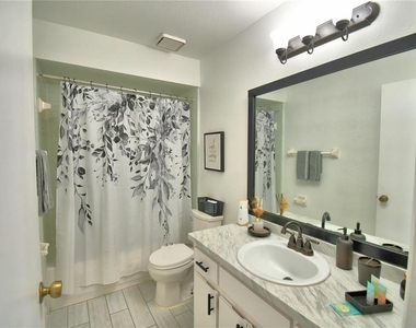 2935 Dickens Circle - Photo Thumbnail 23