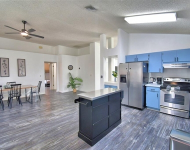 2935 Dickens Circle - Photo Thumbnail 18