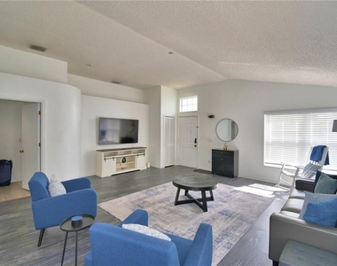 2935 Dickens Circle - Photo Thumbnail 7